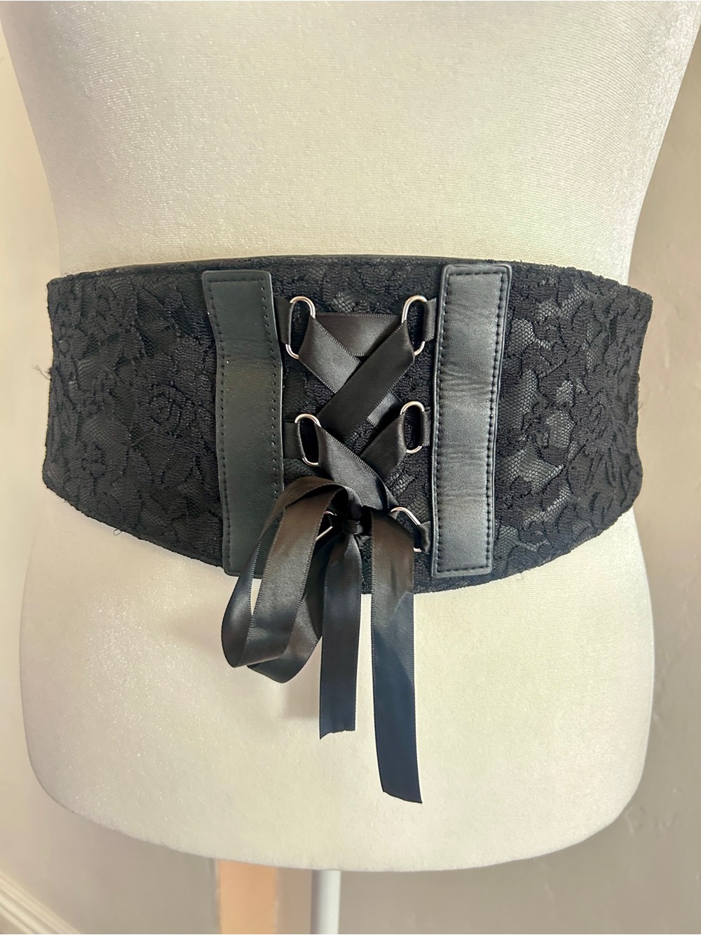 Torrid Lace Ribbon Corset Waist Stretch Belt